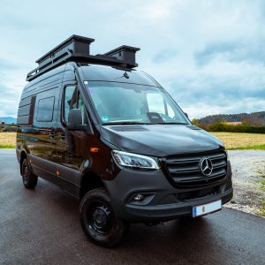 Aquila Adventure Stenar 4x4; 3/4 front view; cloudy