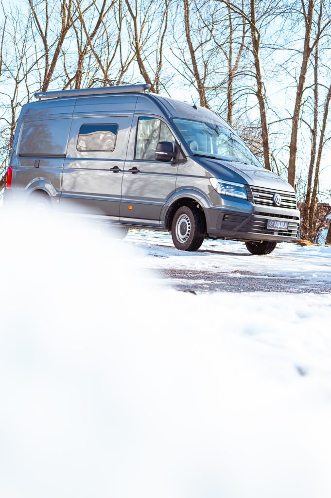 VW Creston Crafter 4x4 in snowy landscape